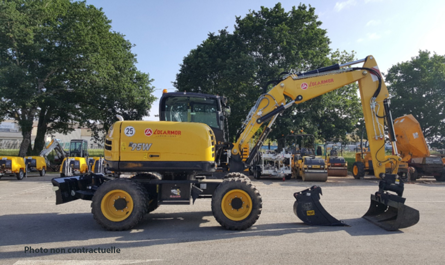 Midi-pelle à pneus 9-10 tonnes